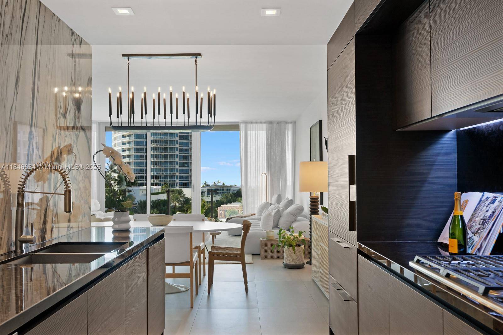 Miami Beach, FL 33139,1 Collins Ave #605