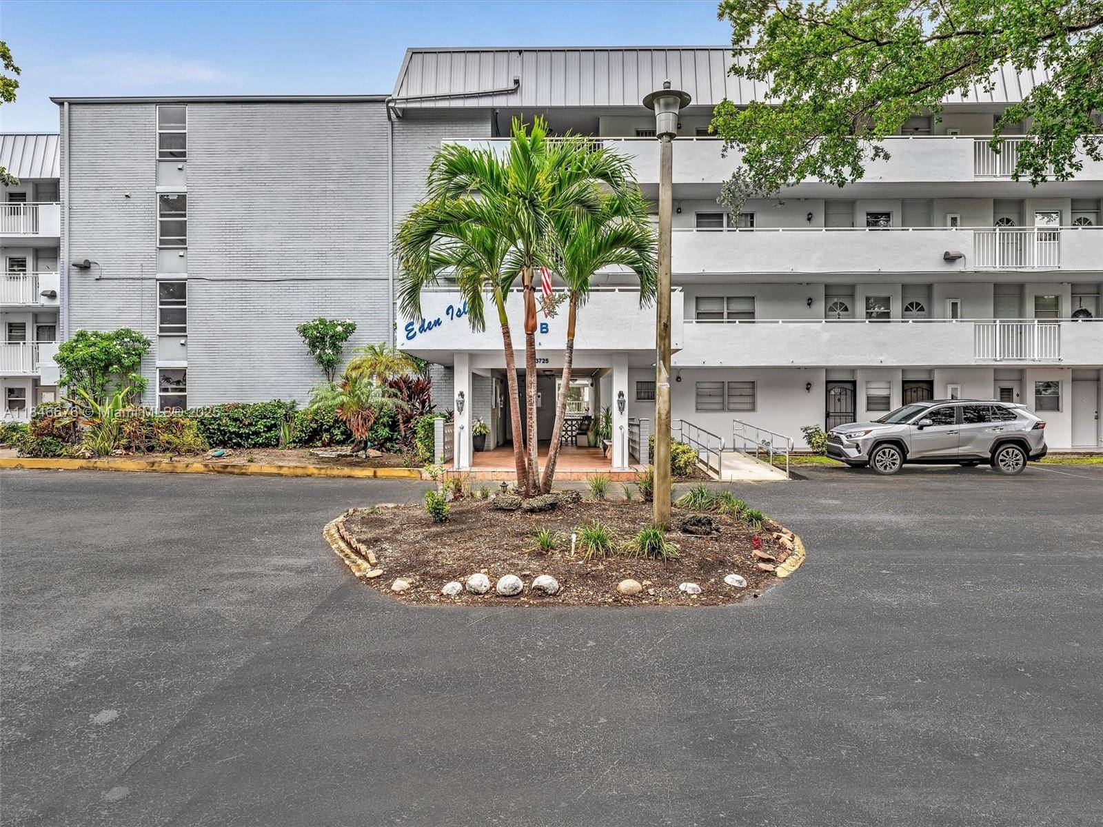 North Miami Beach, FL 33160,3725 NE 169th St #407