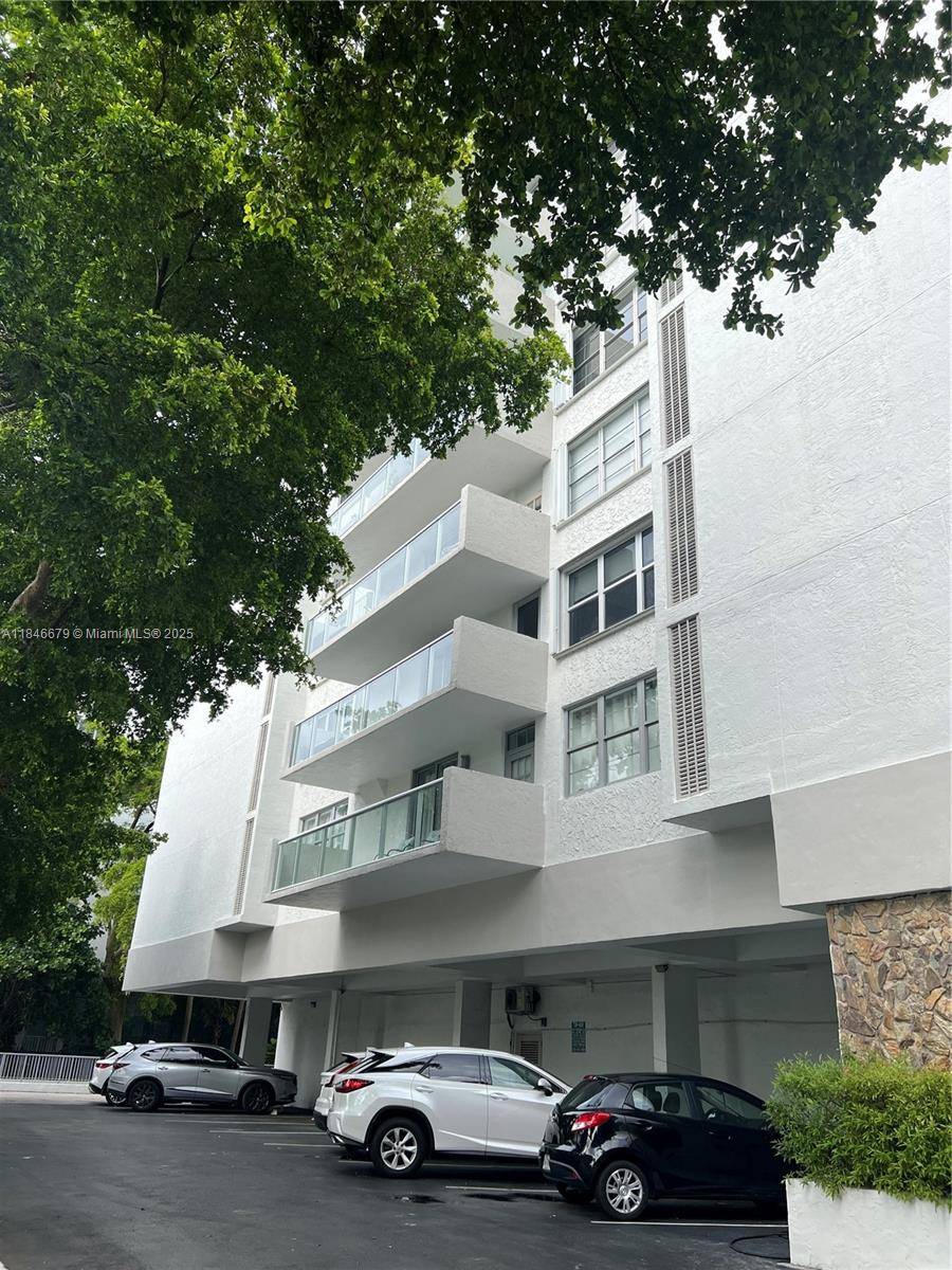 Bay Harbor Islands, FL 33154,10000 W Bay Harbor Dr #625