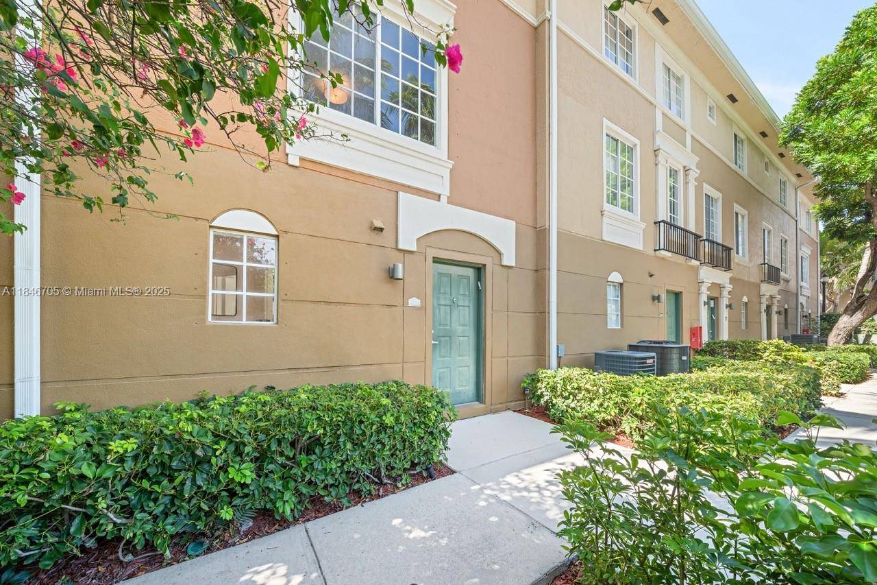Aventura, FL 33180,2861 NE 185TH ST #305