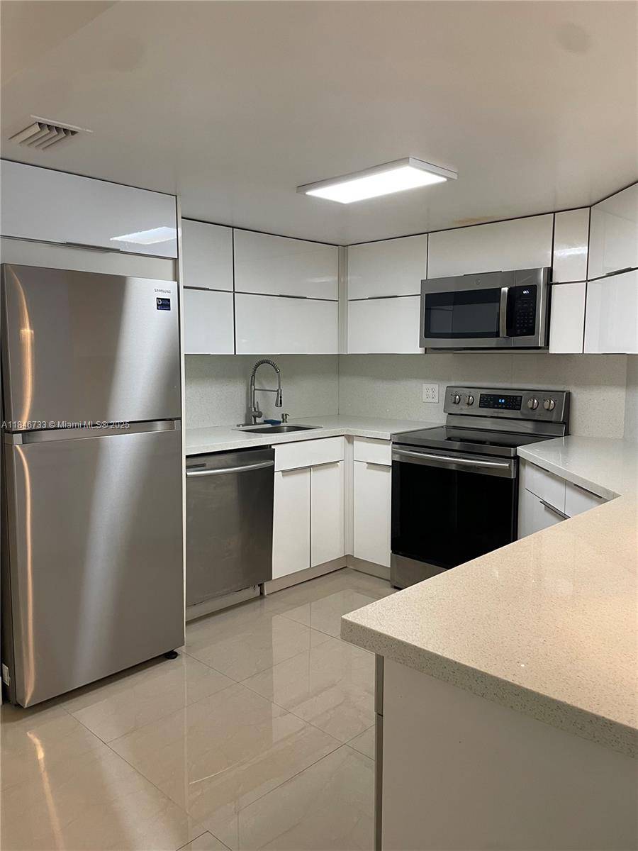 Doral, FL 33166,8343 Lake Dr #306