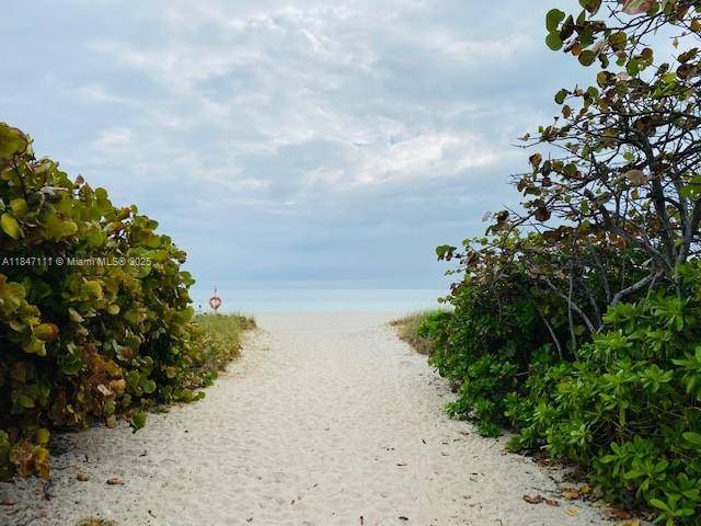 Surfside, FL 33154,9225 Collins Ave #1402