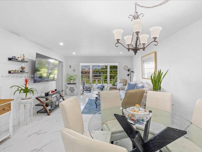 Sunrise, FL 33322,9330 Sunrise Lakes Blvd #304