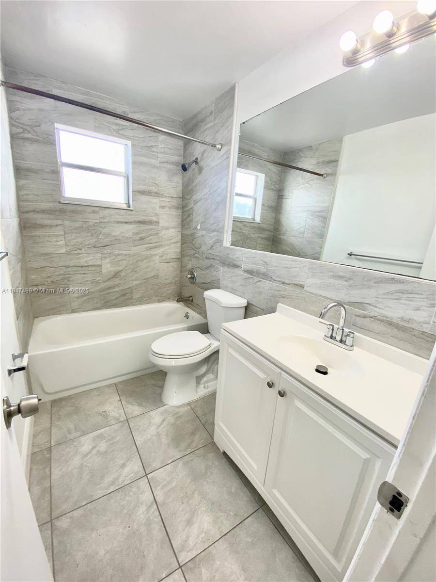 Hallandale Beach, FL 33009,400 NE 1st St #209