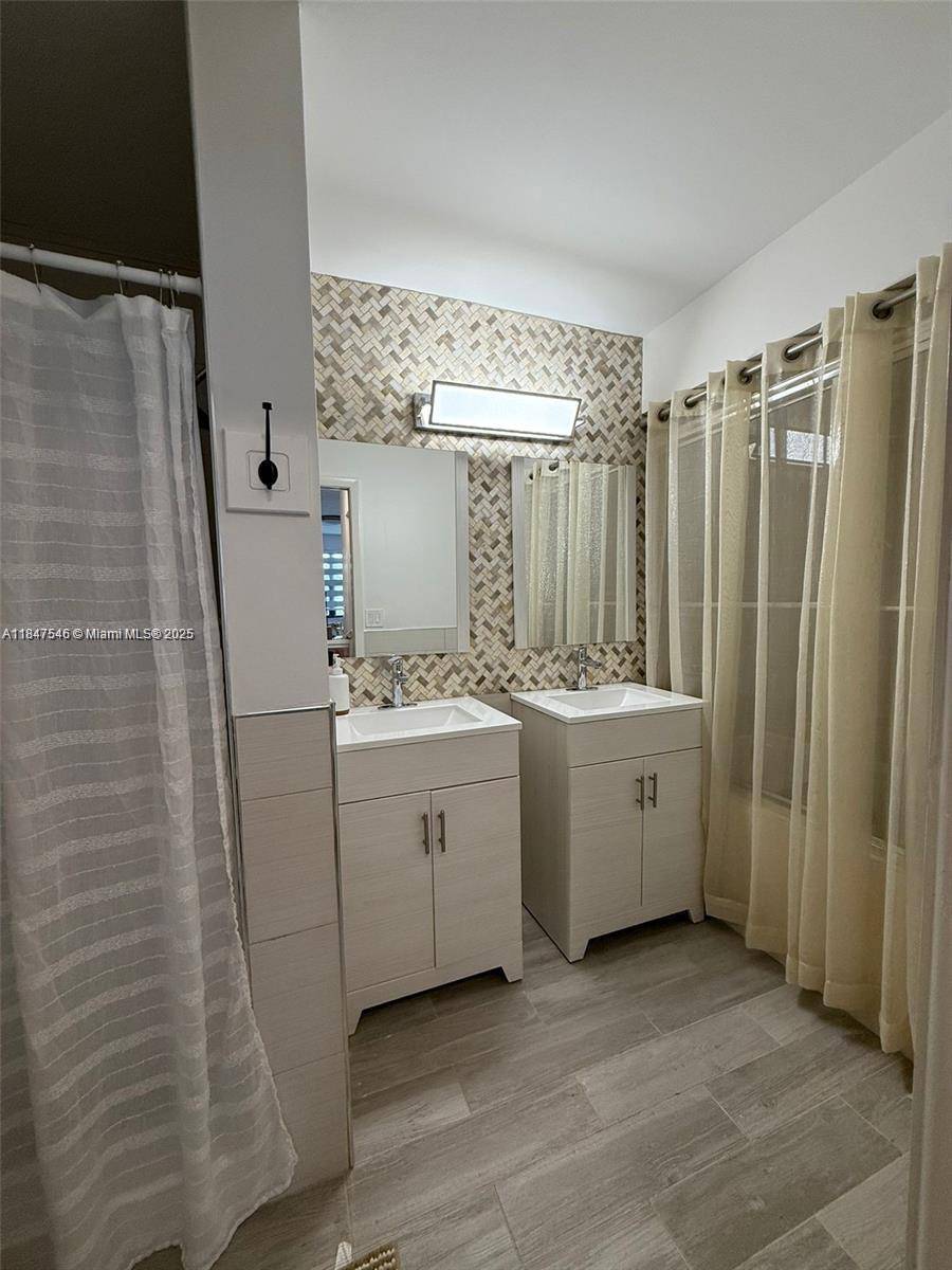 Weston, FL 33326,513 Racquet Club #56