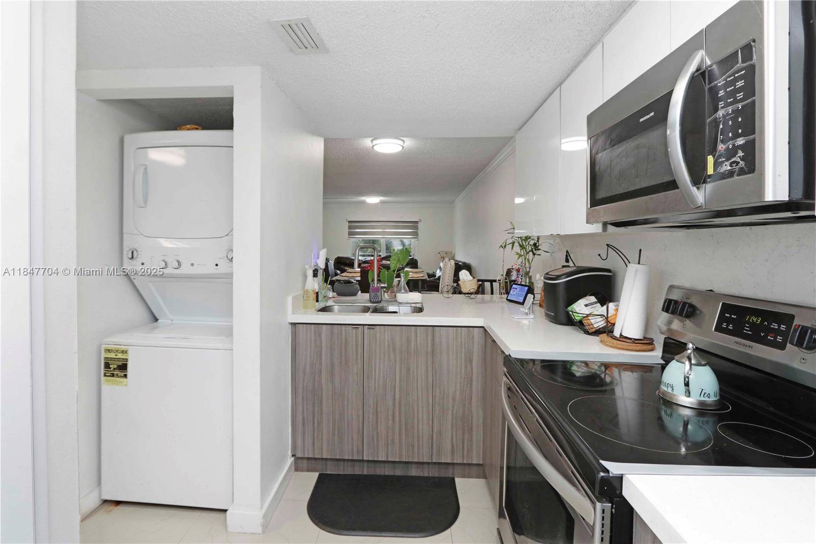 Hialeah Gardens, FL 33016,9917 W Okeechobee Rd #3-303