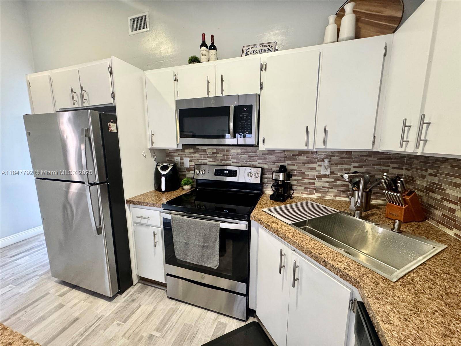 Sweetwater, FL 33174,11512 SW 6th St