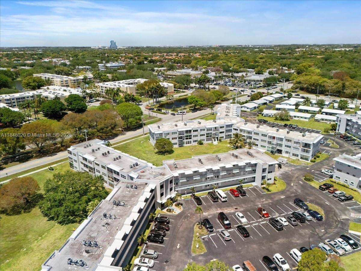 Hollywood, FL 33021,2200 Park Ln #306