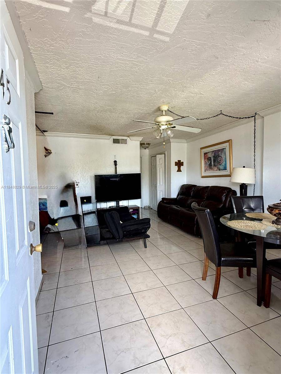 Hialeah, FL 33012,1655 W 44th Pl #345