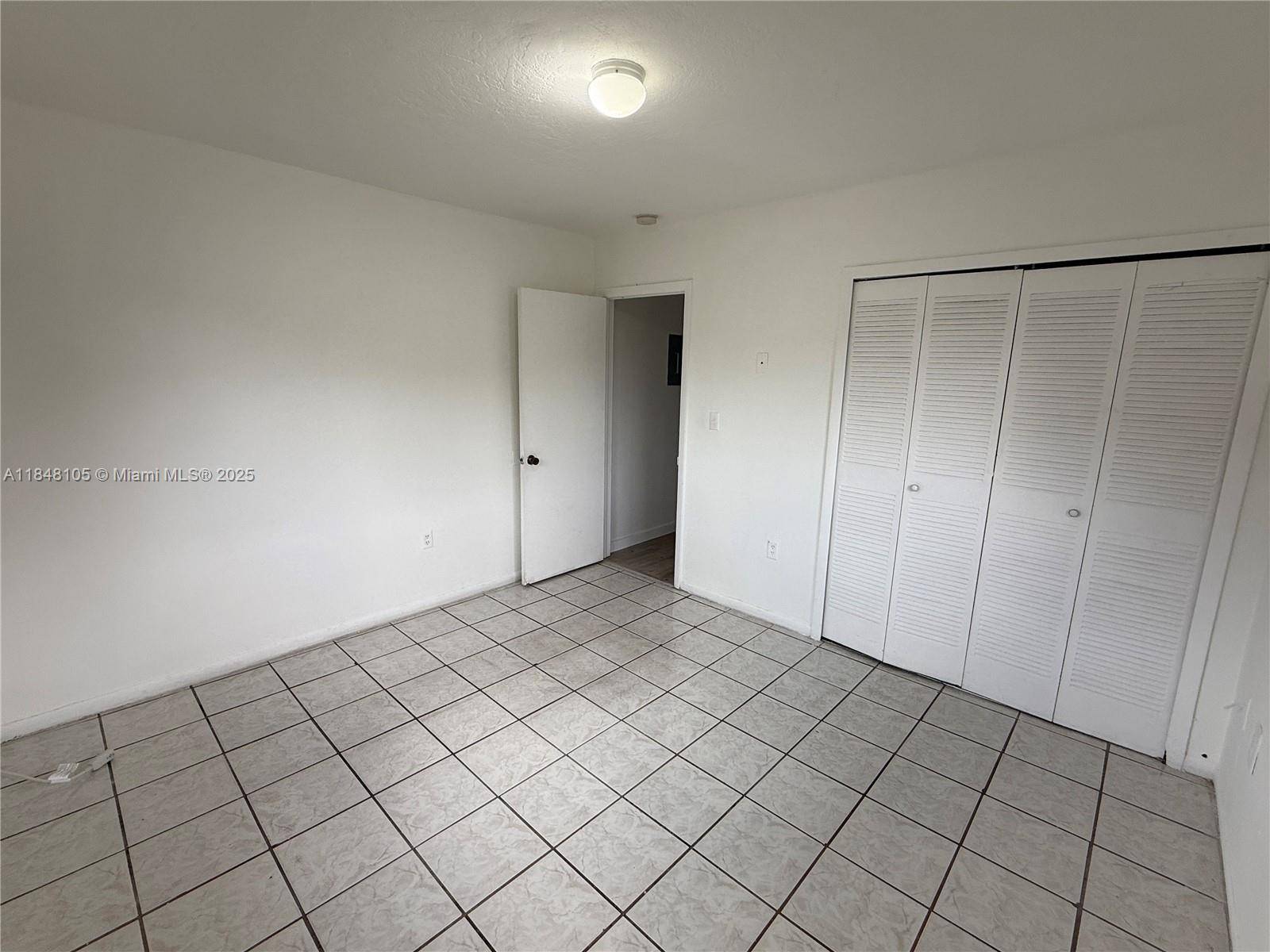 Hialeah, FL 33012,1720 W 42nd St #8D