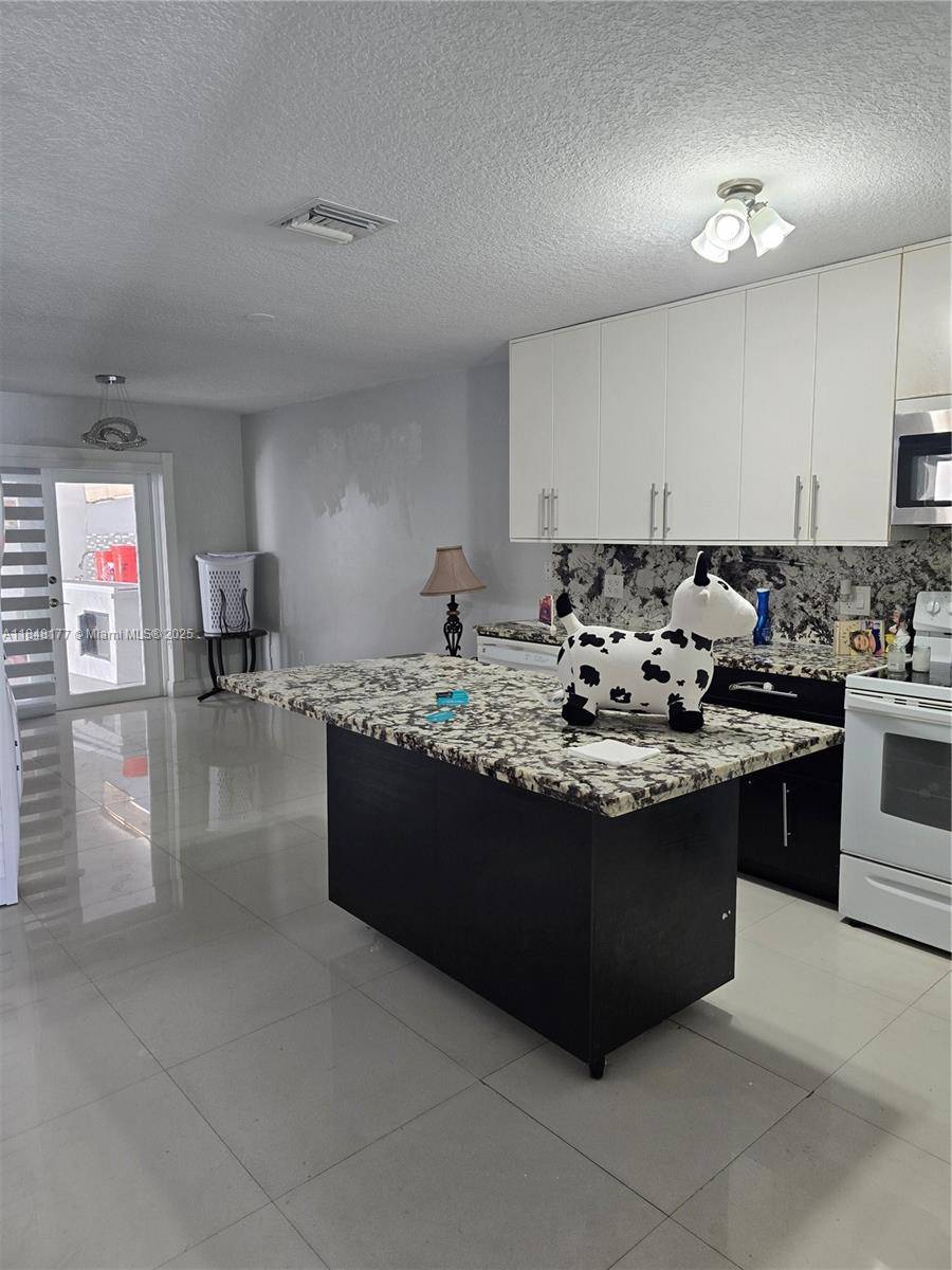 Hialeah Gardens, FL 33018,11465 NW 88th Ct