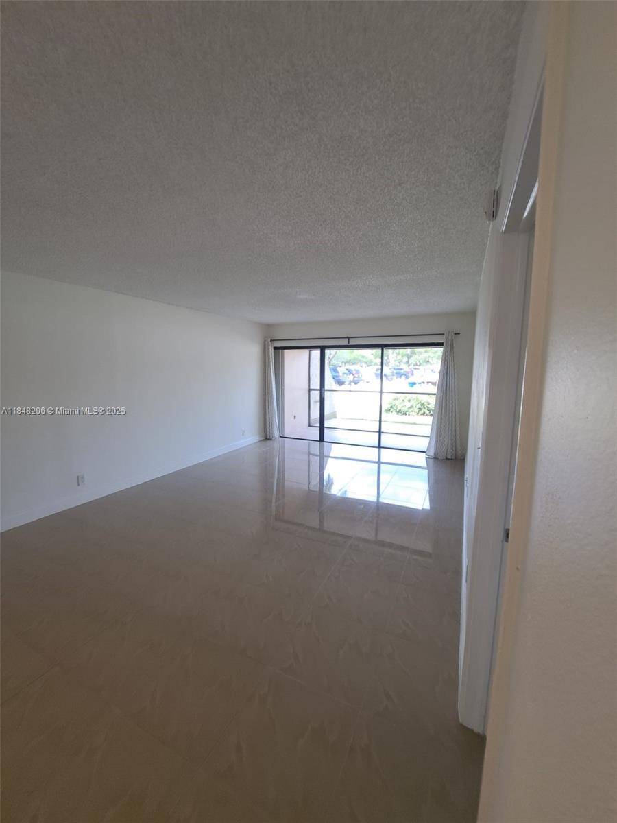 Weston, FL 33326,240 Lakeview Dr #106