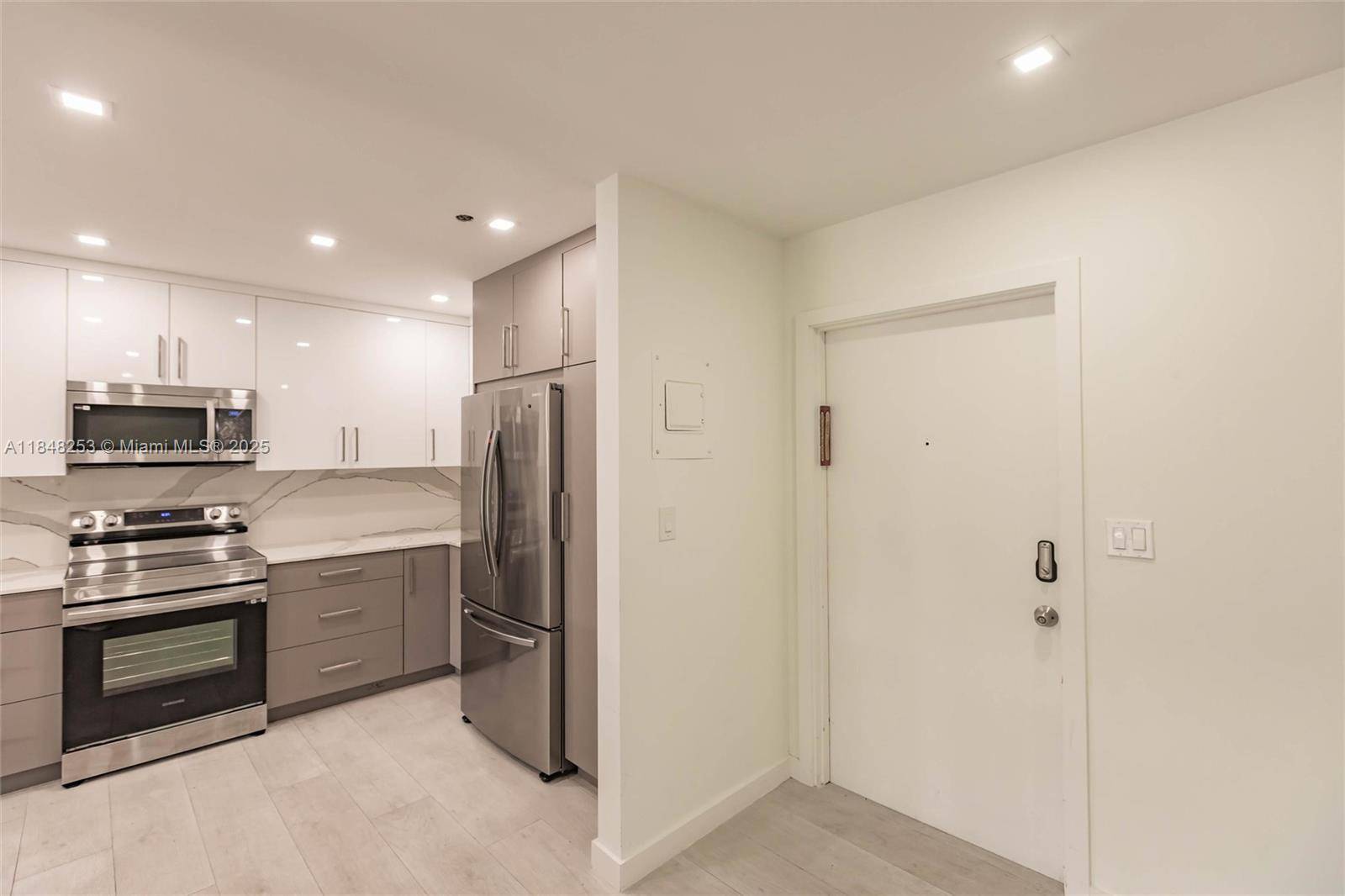 Hollywood, FL 33021,4100 N 58th Ave #208