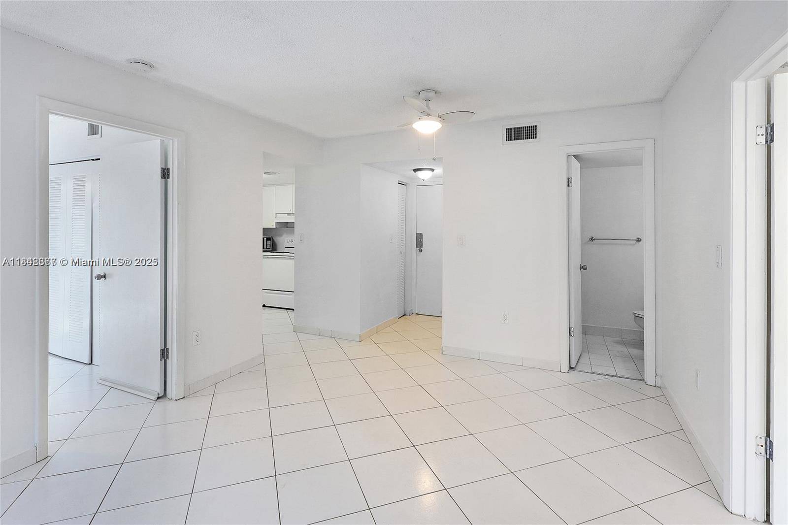 Miami Beach, FL 33140,2600 Collins Ave #405