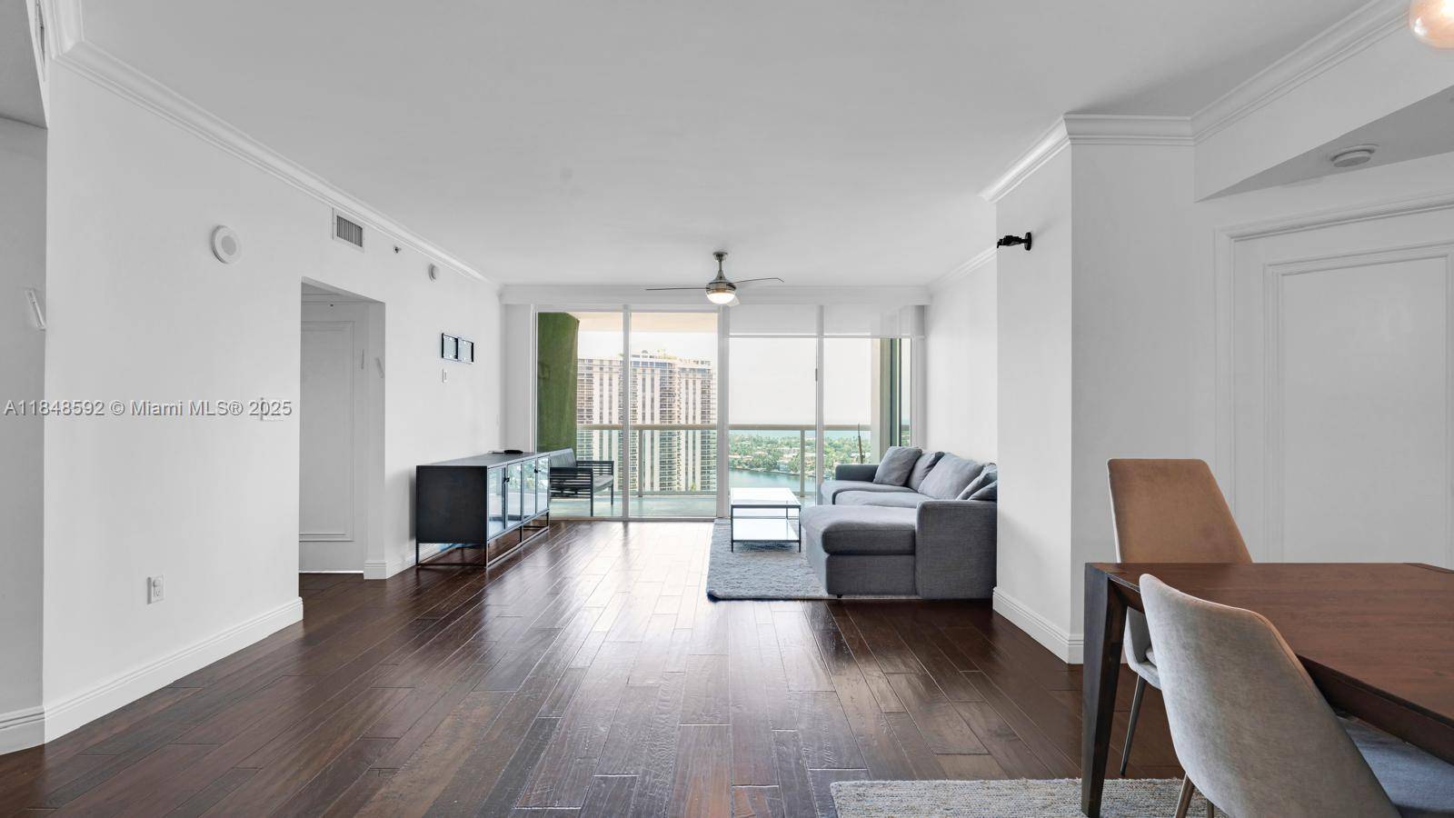 Aventura, FL 33180,19400 Turnberry Way #1821