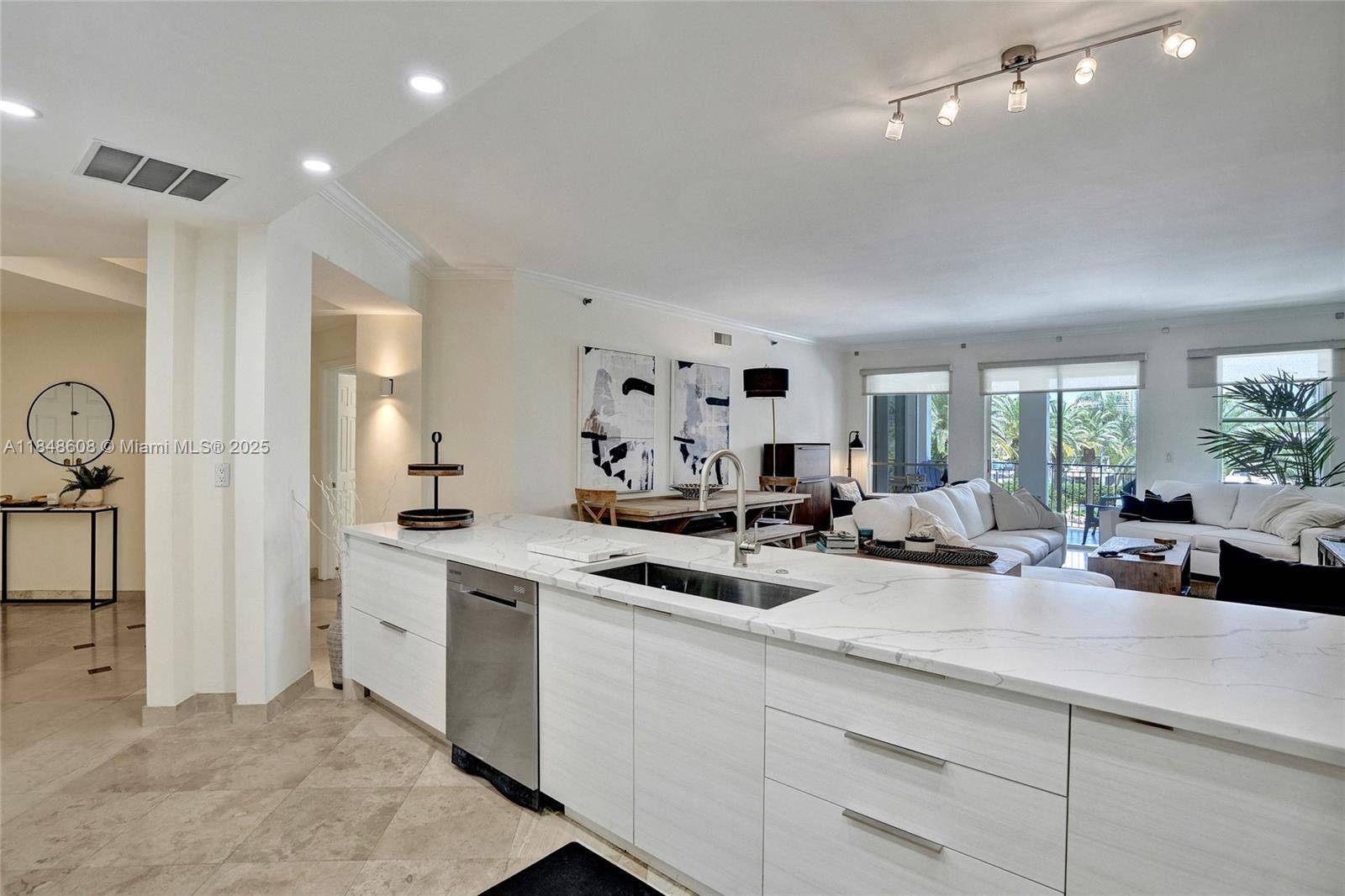 Aventura, FL 33160,3700 Island Blvd #C206