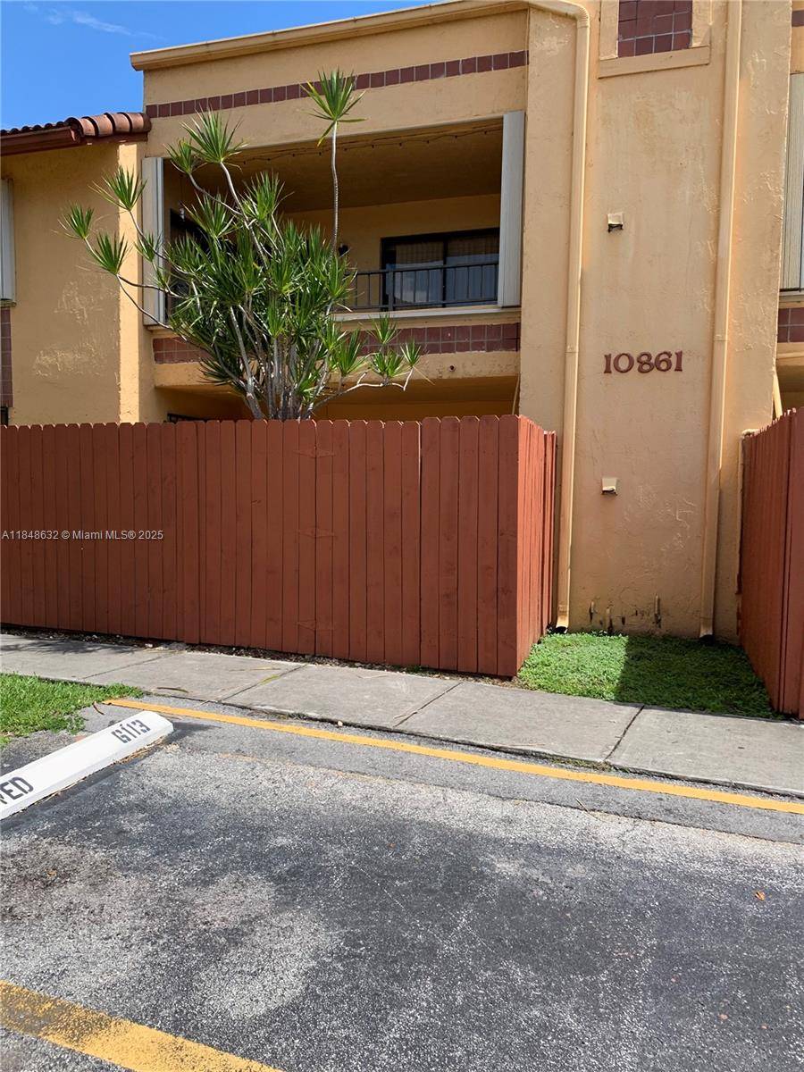 Miami, FL 33172,10861 NW 7th St #13-19