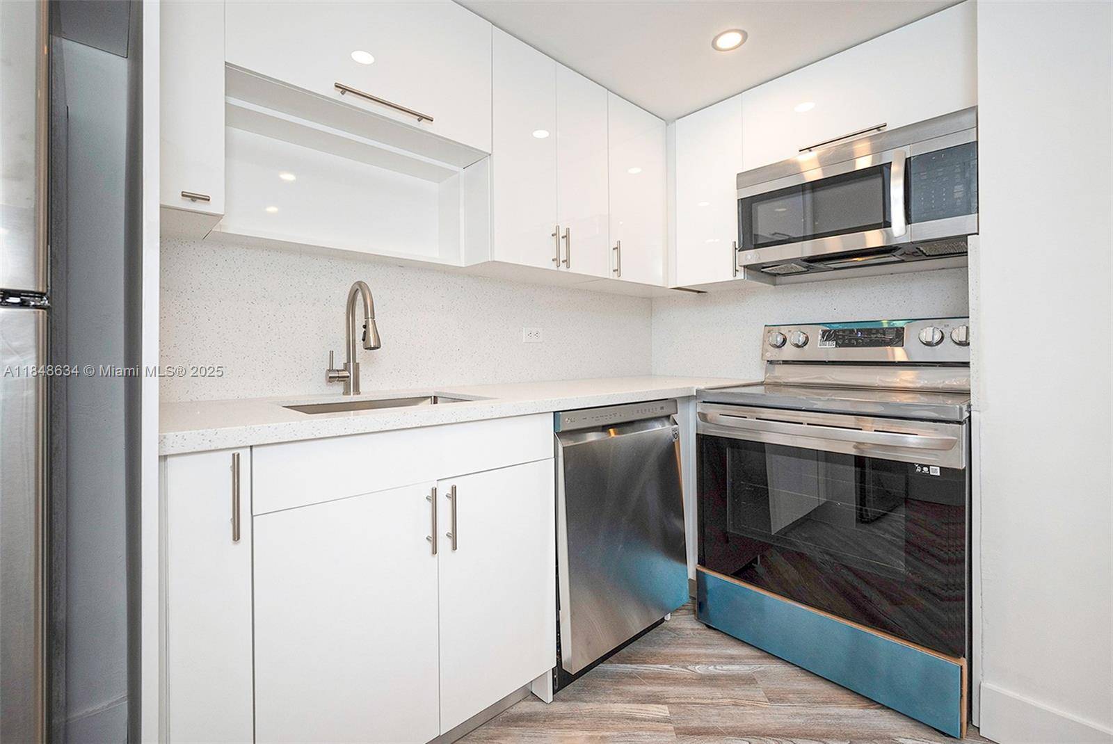 Miami, FL 33131,801 Brickell Bay Dr #1662
