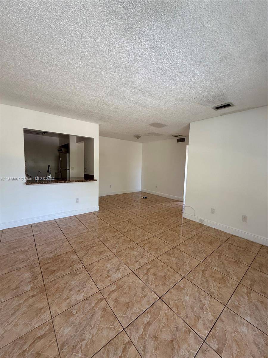 Hialeah, FL 33016,2530 W 67th Pl #23