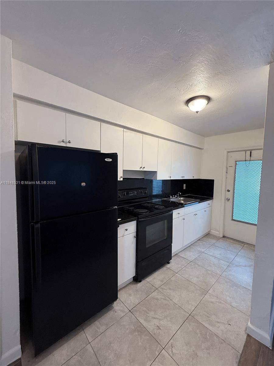 North Miami Beach, FL 33162,16890 NE 21st Ave #4