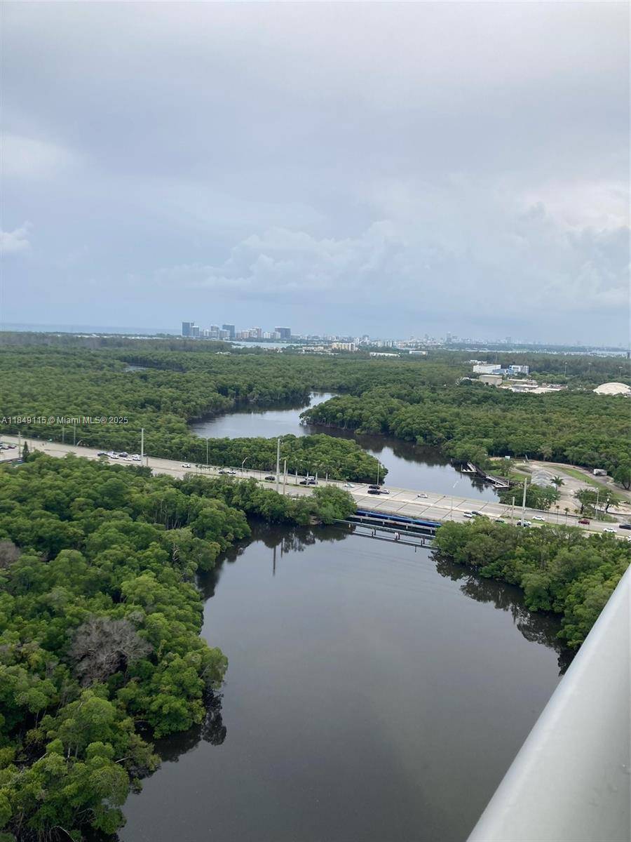 North Miami Beach, FL 33160,16385 Biscayne Blvd #2418