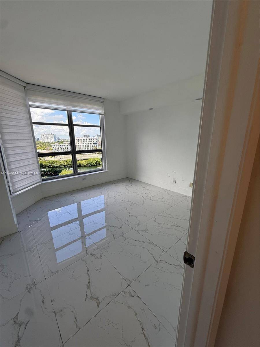 Aventura, FL 33180,3600 Mystic Pointe Dr #1611