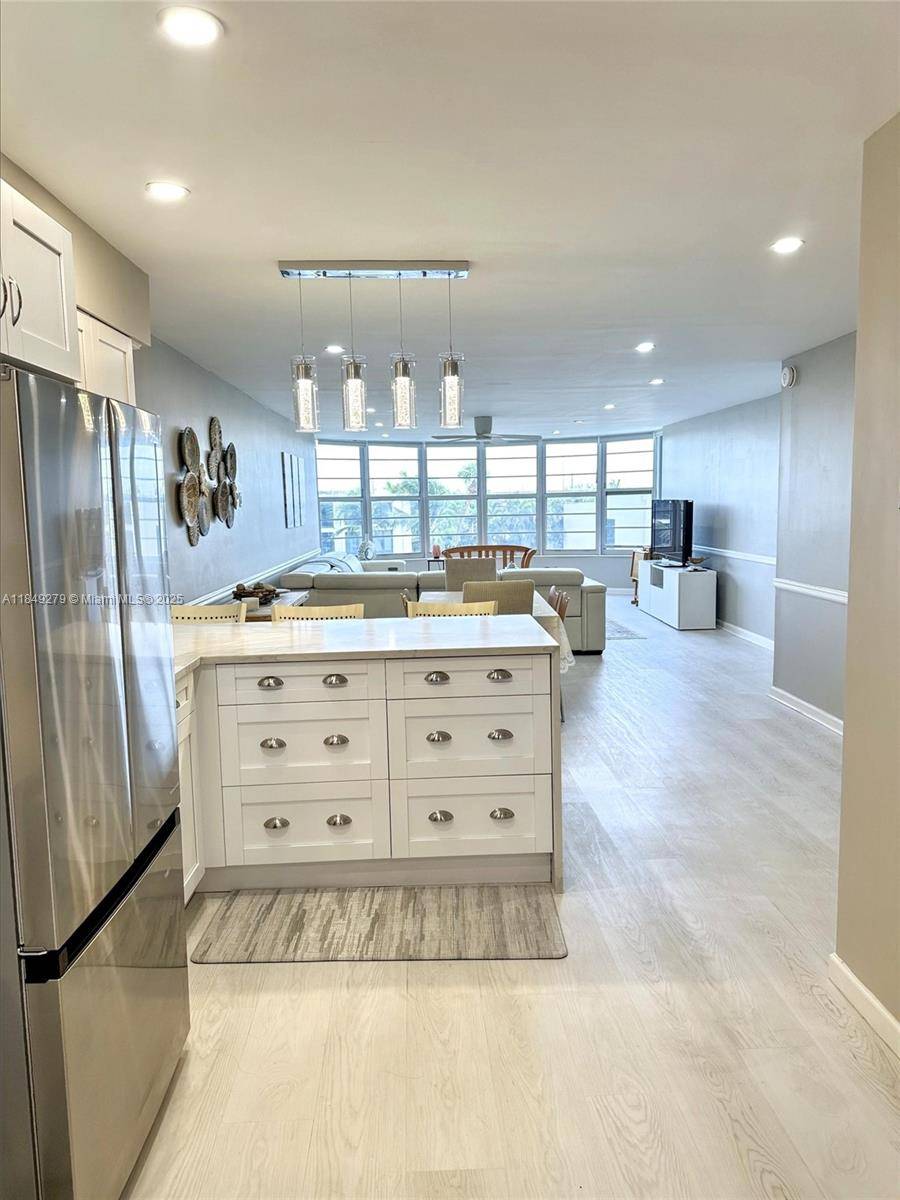 Fort Lauderdale, FL 33308,3051 NE 48th St #307