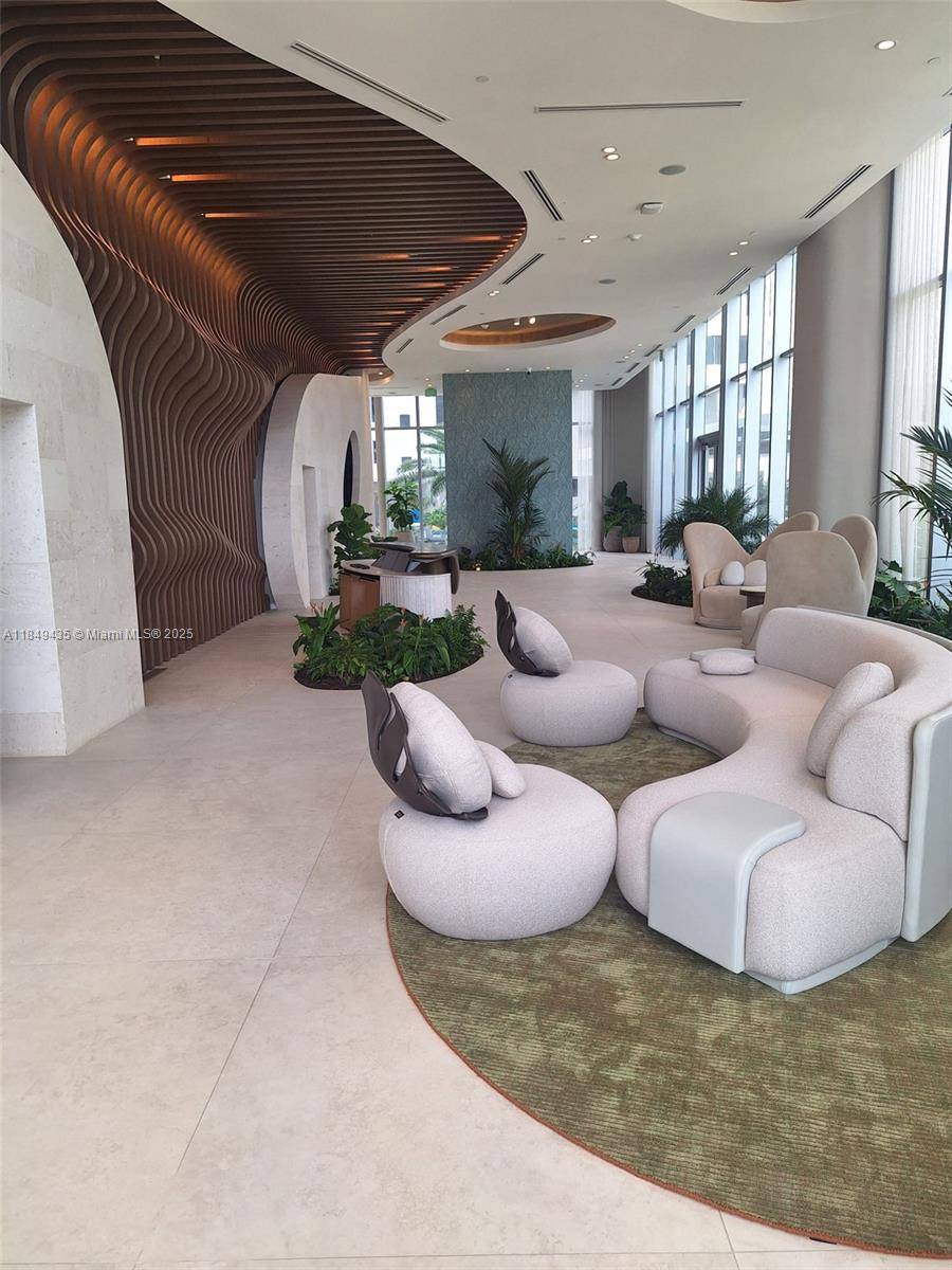 Miami, FL 33137,700 NE 24 Street #4005