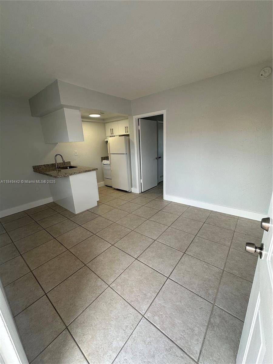 Coral Gables, FL 33134,1208 Salzedo St #24