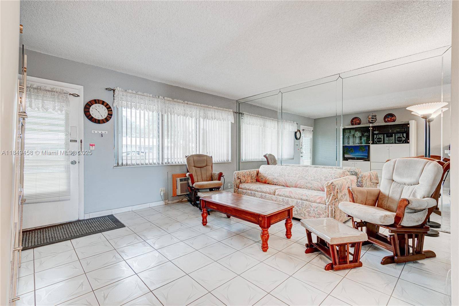 Hallandale Beach, FL 33009,800 SW 10th Ter #20T
