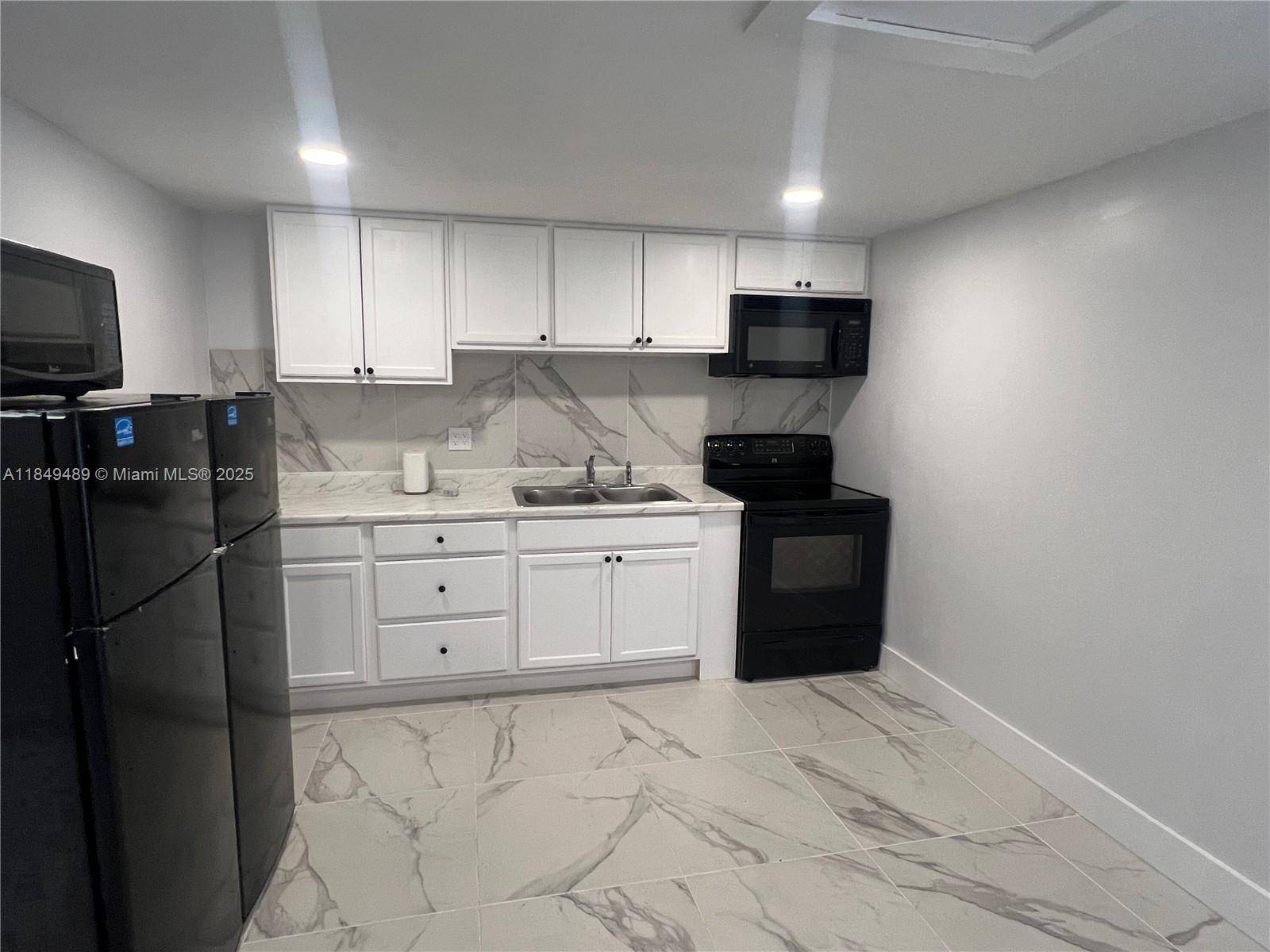 North Miami Beach, FL 33162,360 NE 174th St #1