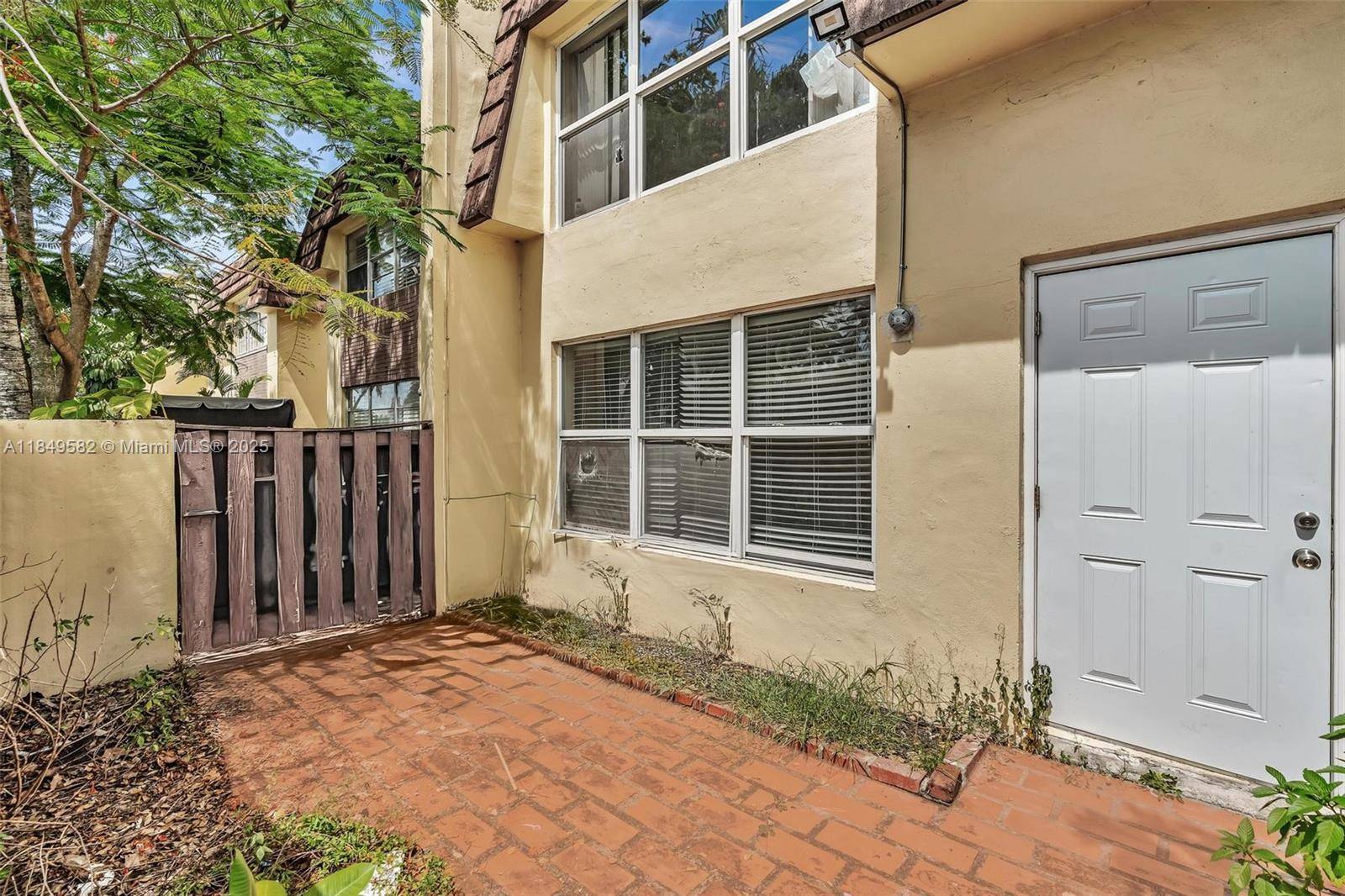 Davie, FL 33314,3750 SW 60th Ter #1