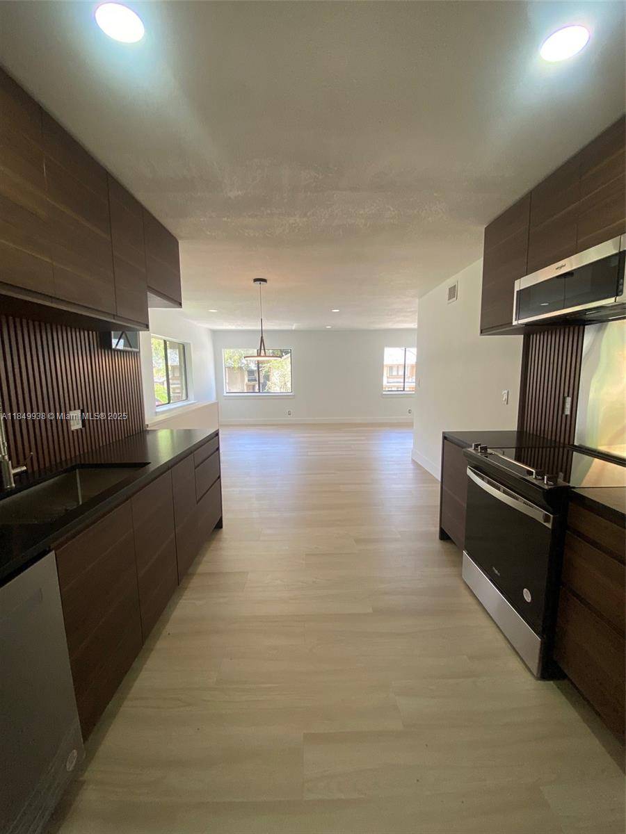 Plantation, FL 33324,241 Wimbledon Lake Dr #241
