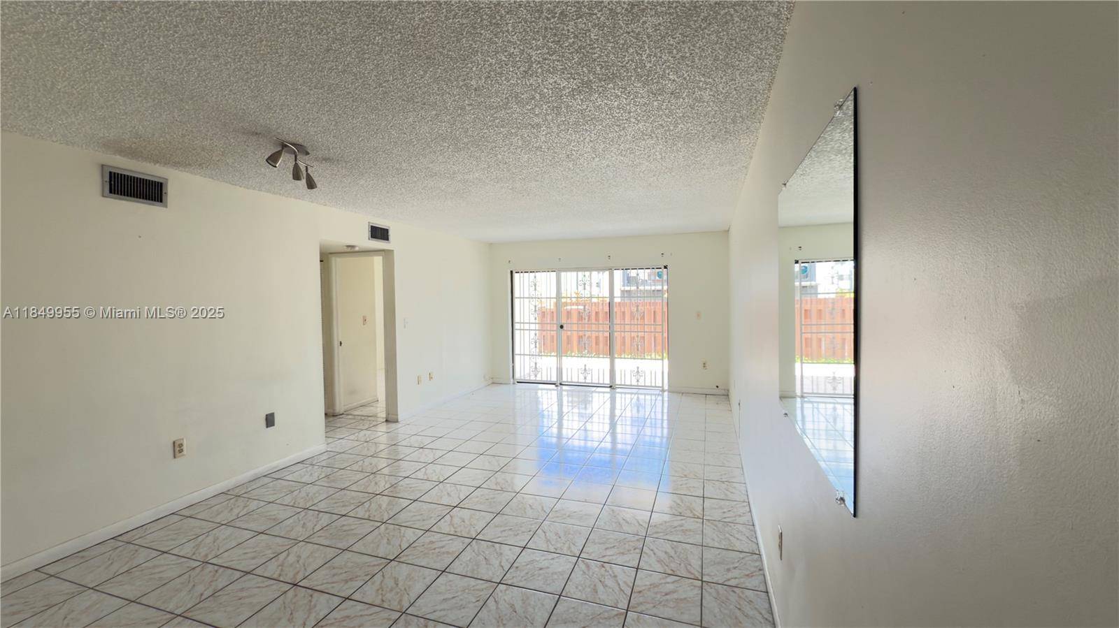 Miami, FL 33172,460 W Park Dr #106