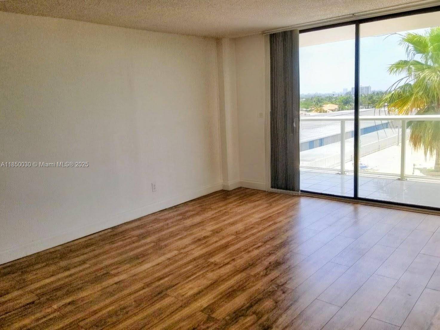 North Miami, FL 33181,13499 Biscayne Blvd #612