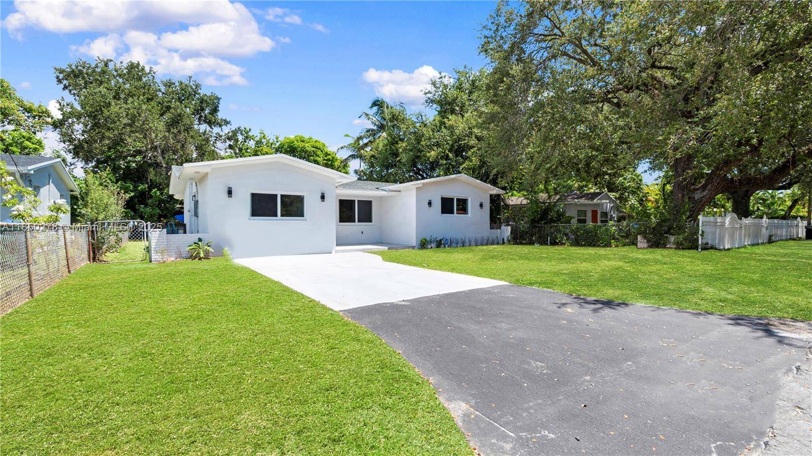 FL 33162,255 NE 164th St