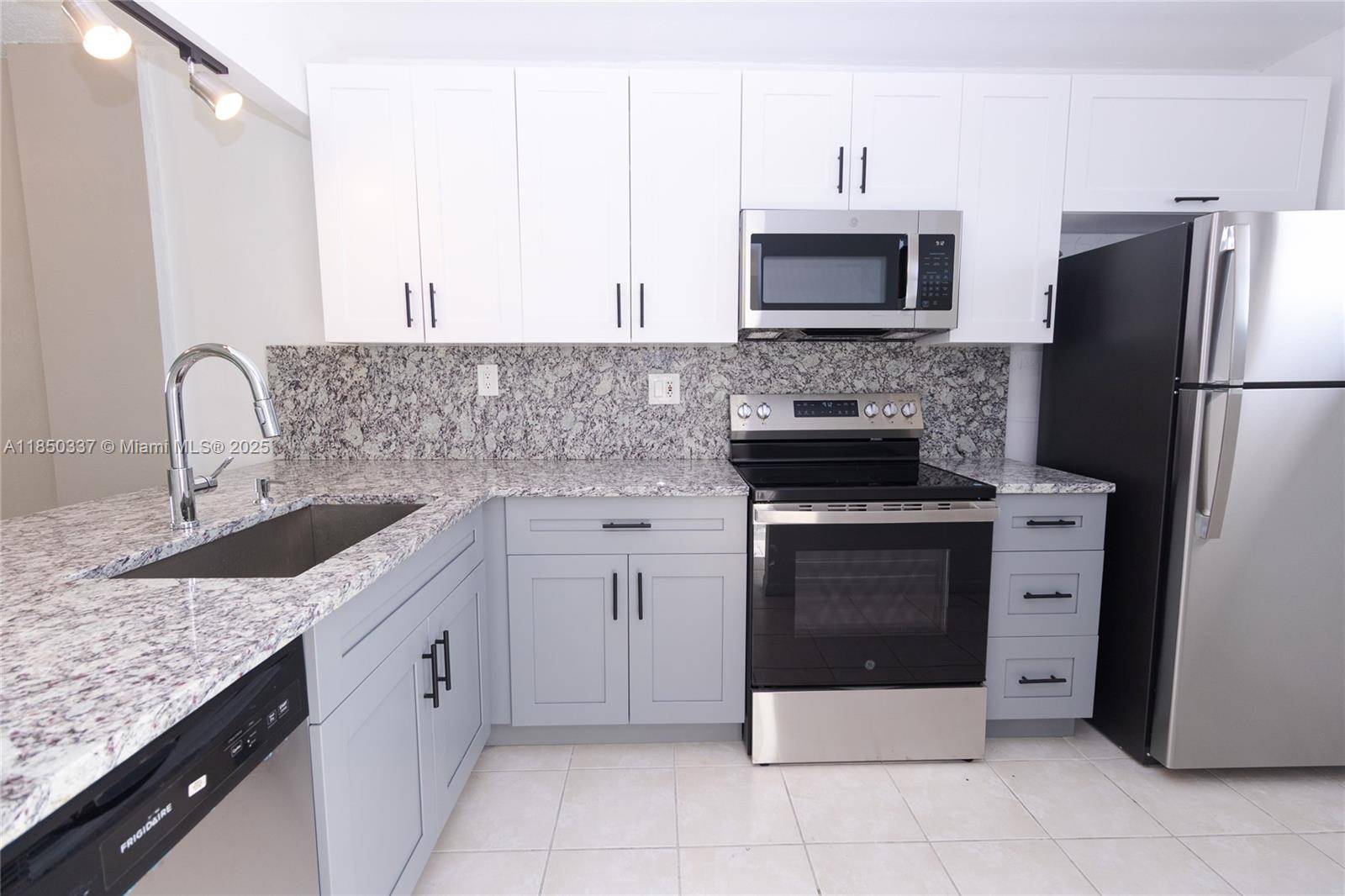 North Miami Beach, FL 33160,2903 N Miami Beach Blvd #808