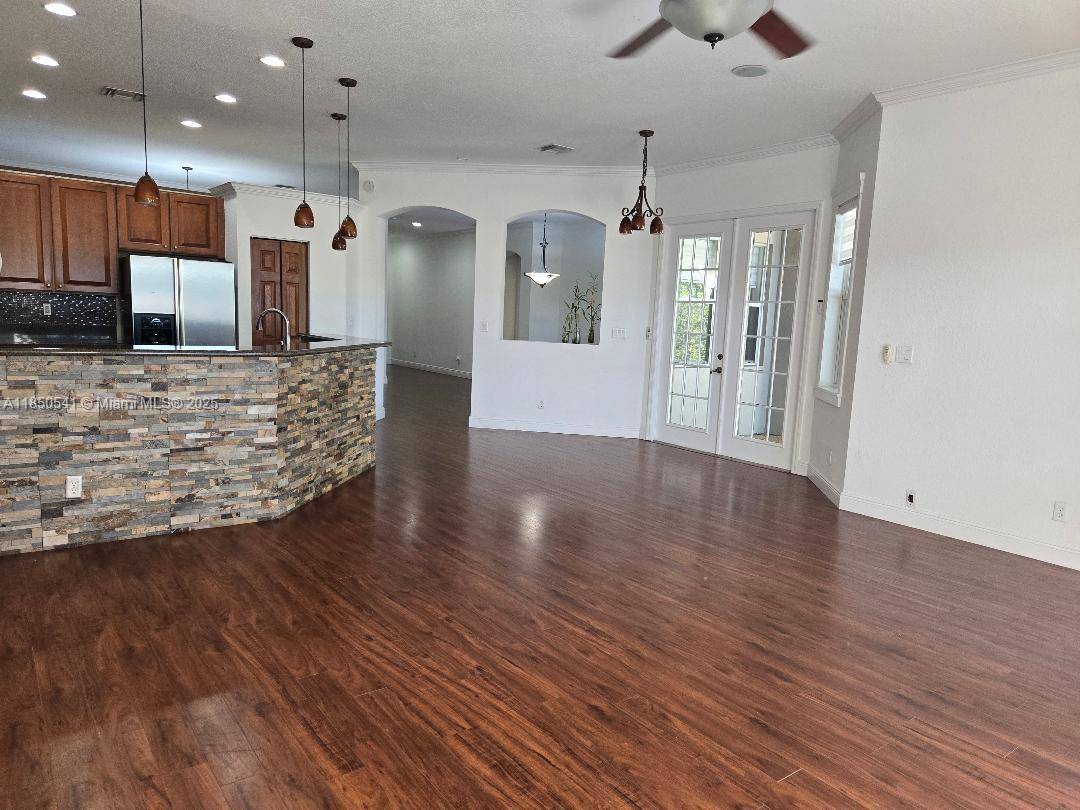 Weston, FL 33332,19436 S Whitewater Ave