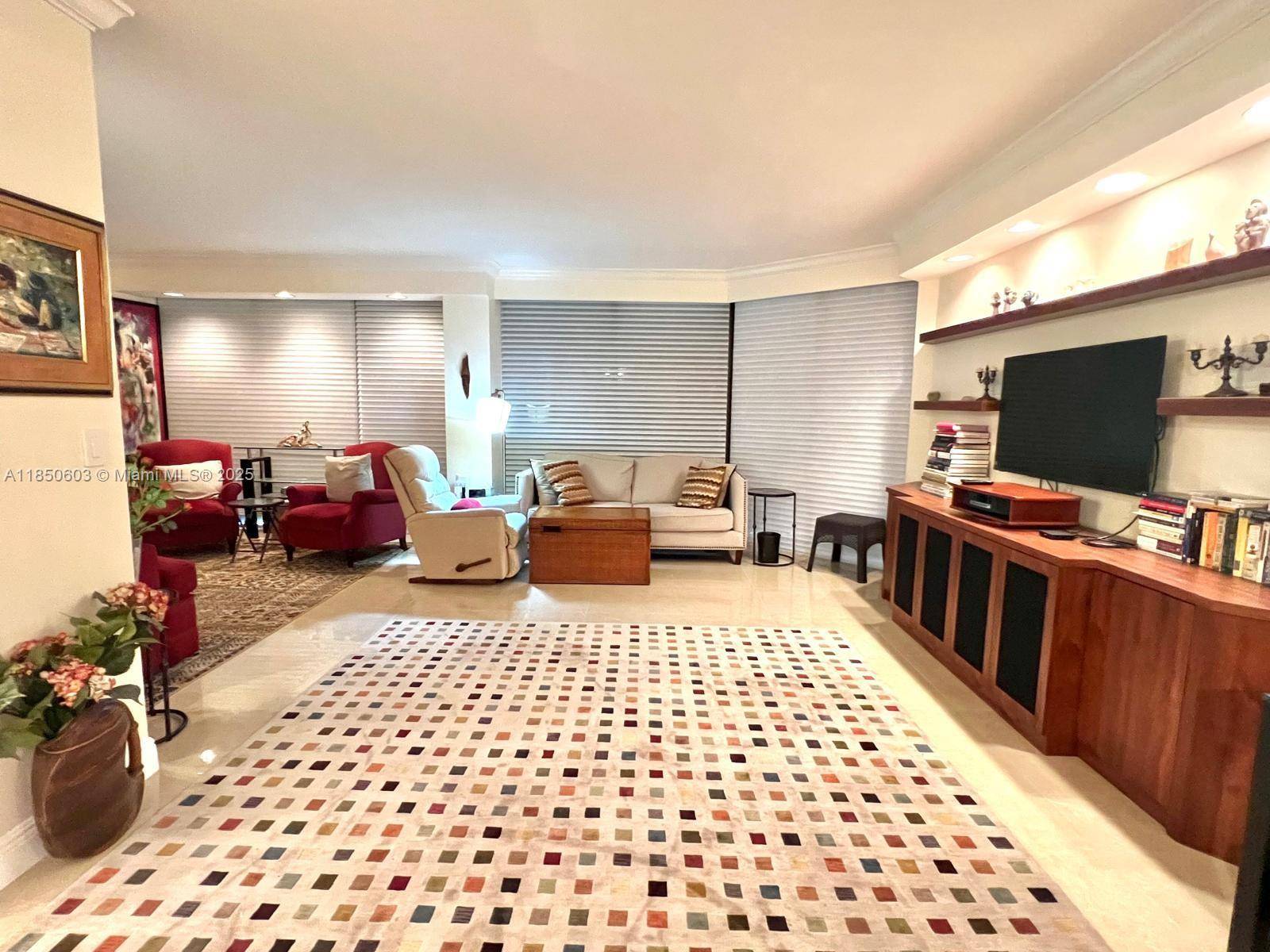 Aventura, FL 33180,20191 E Country Club Dr #2004