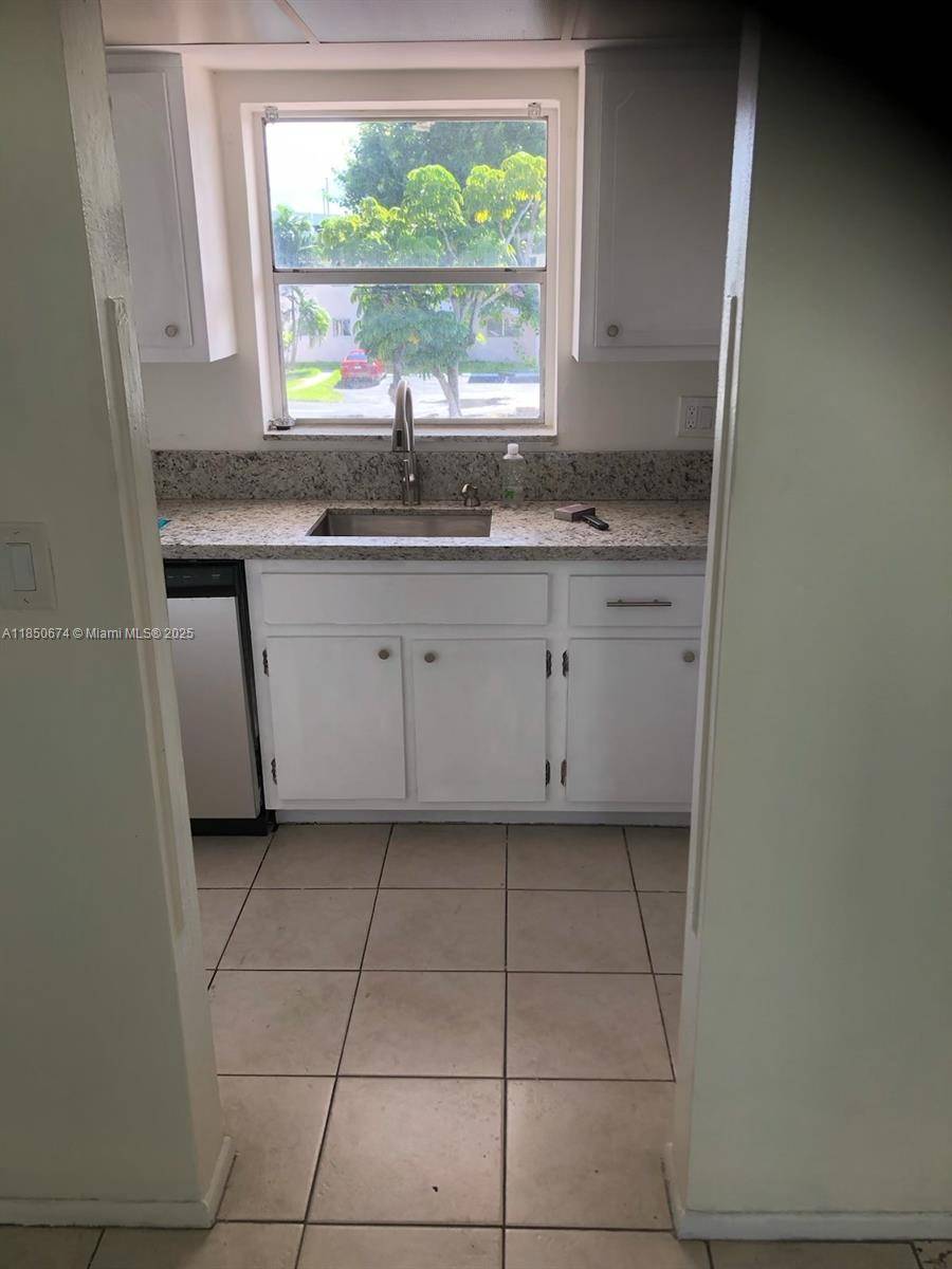 Miami, FL 33143,7340 SW 82nd St #C204
