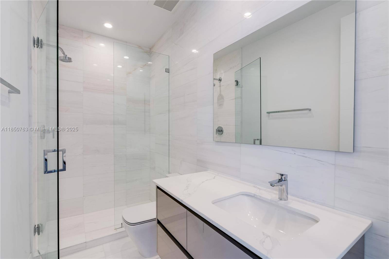 Miami, FL 33133,2840 SW 32nd Ct #2840