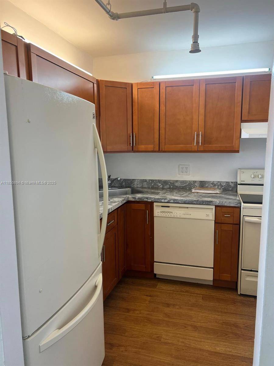 North Miami, FL 33161,1470 NE 123rd St #A1405