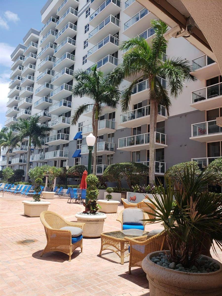 Miami, FL 33126,5085 NW 7th St #808