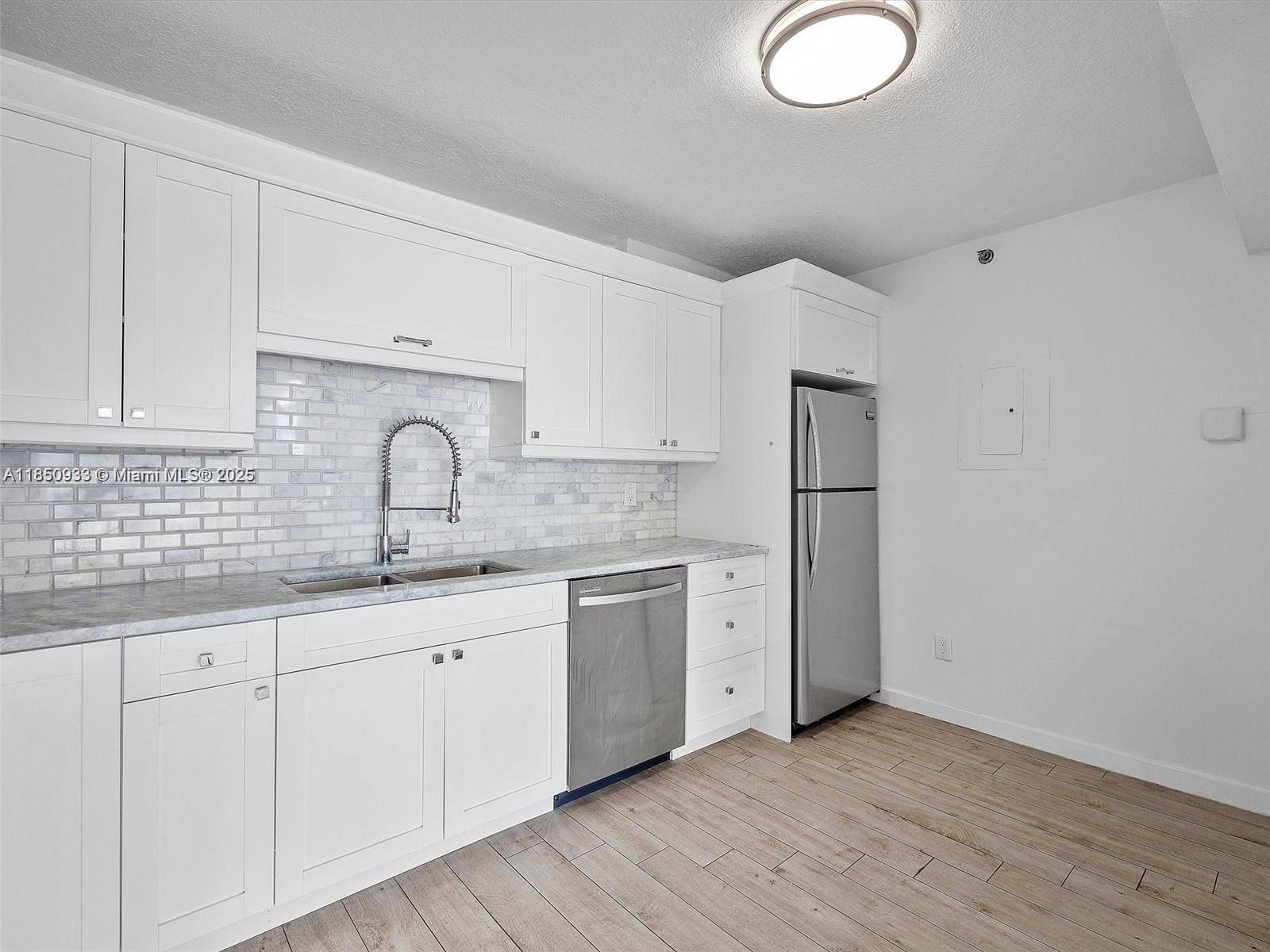 Surfside, FL 33154,9341 Collins #405