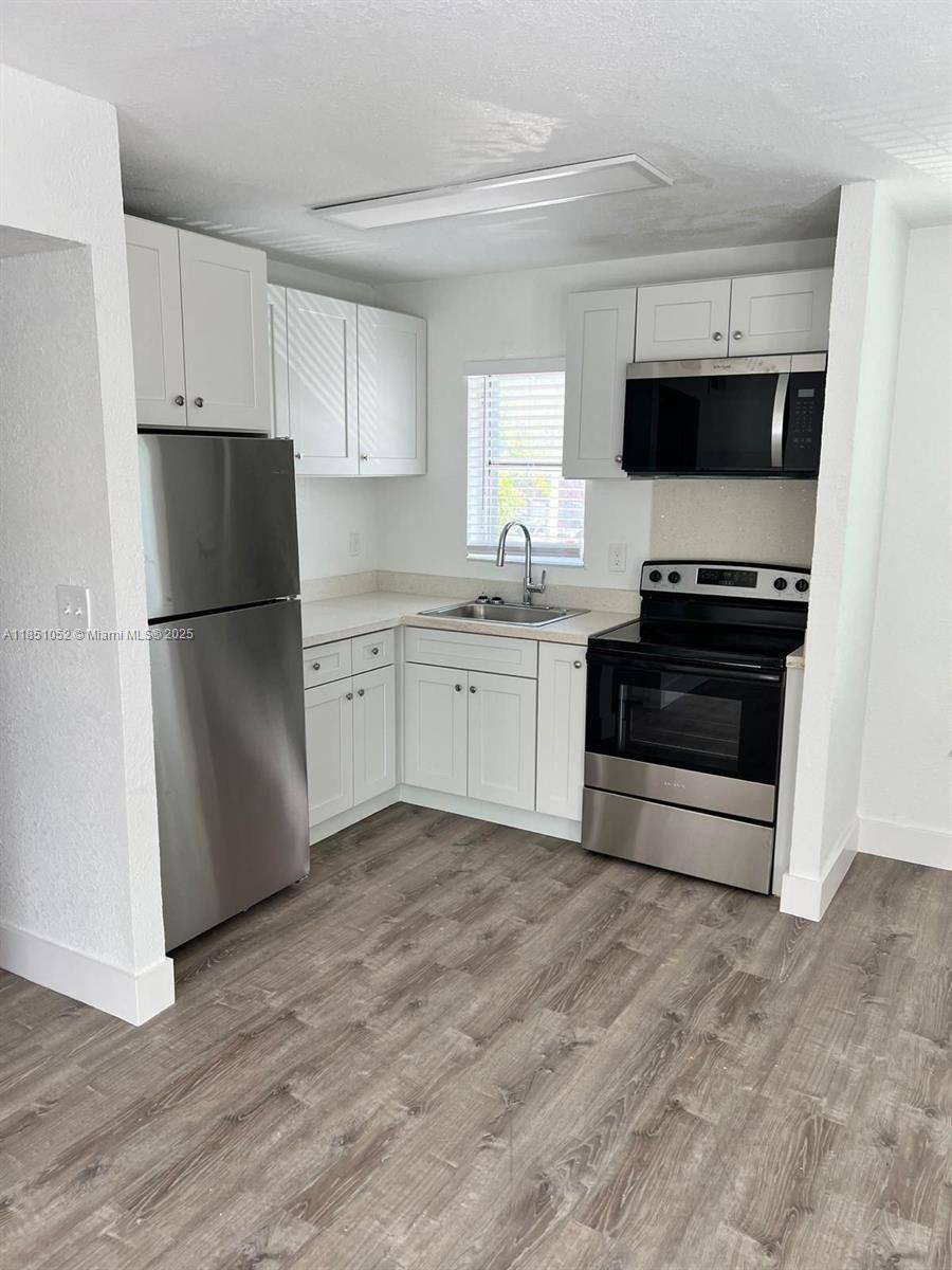 Hollywood, FL 33020,2910 Pierce St #210