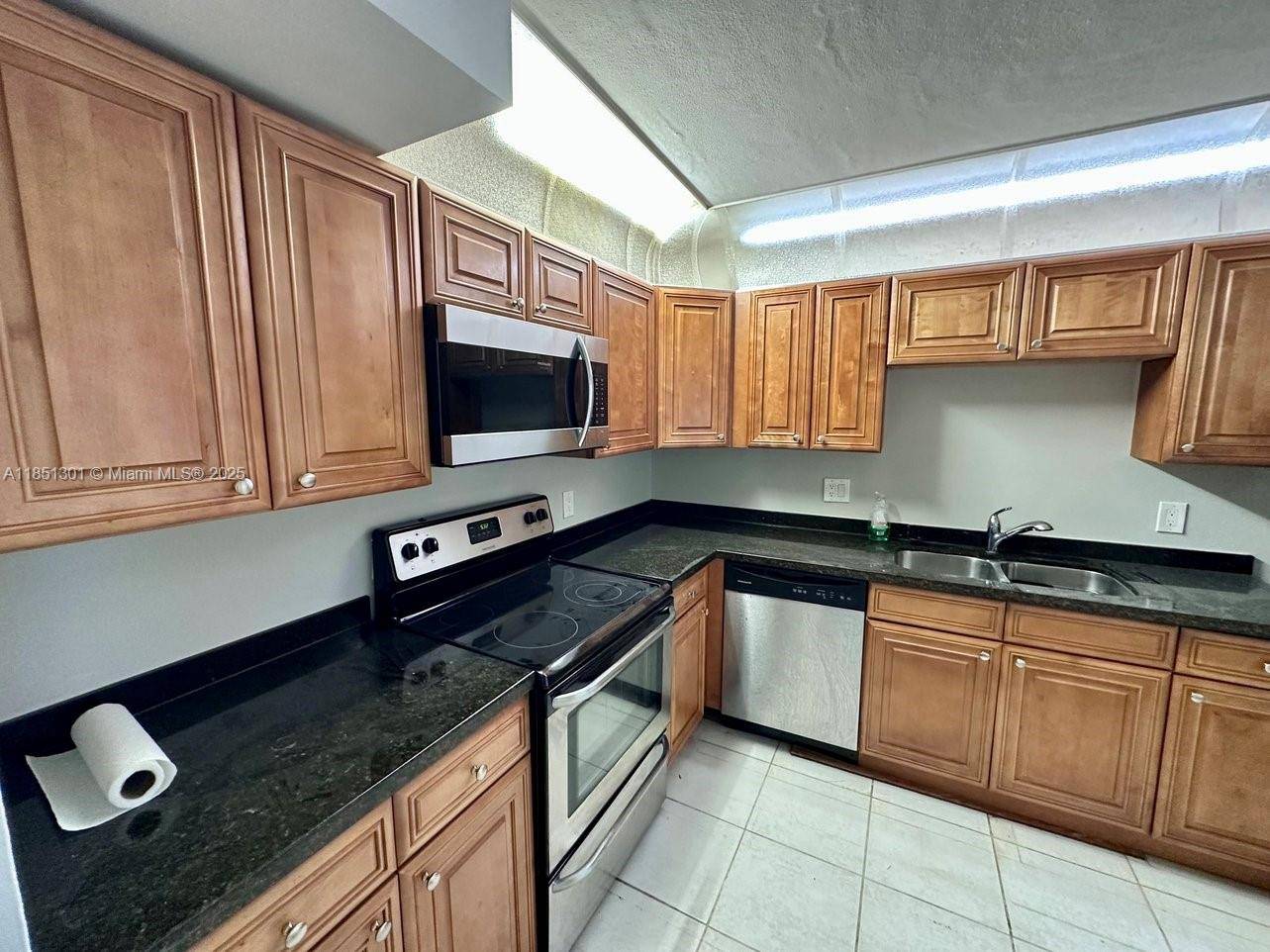 Weston, FL 33326,366 Lakeview Dr #104