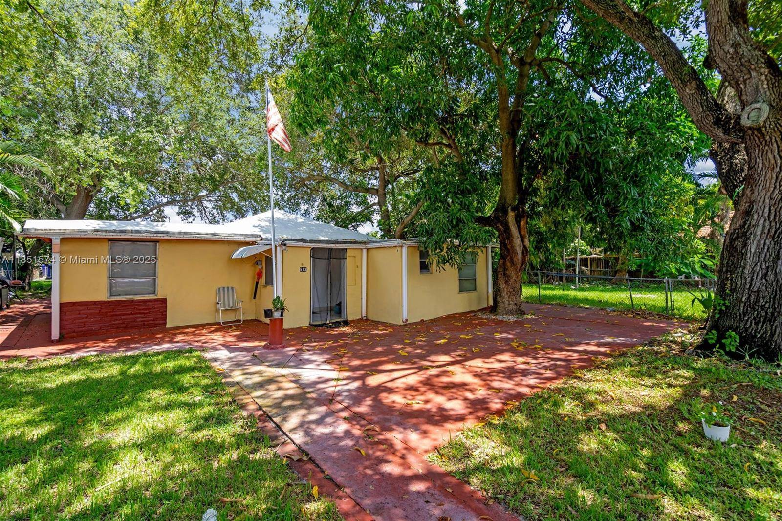 Miami, FL 33125,811 NW 24th Ct