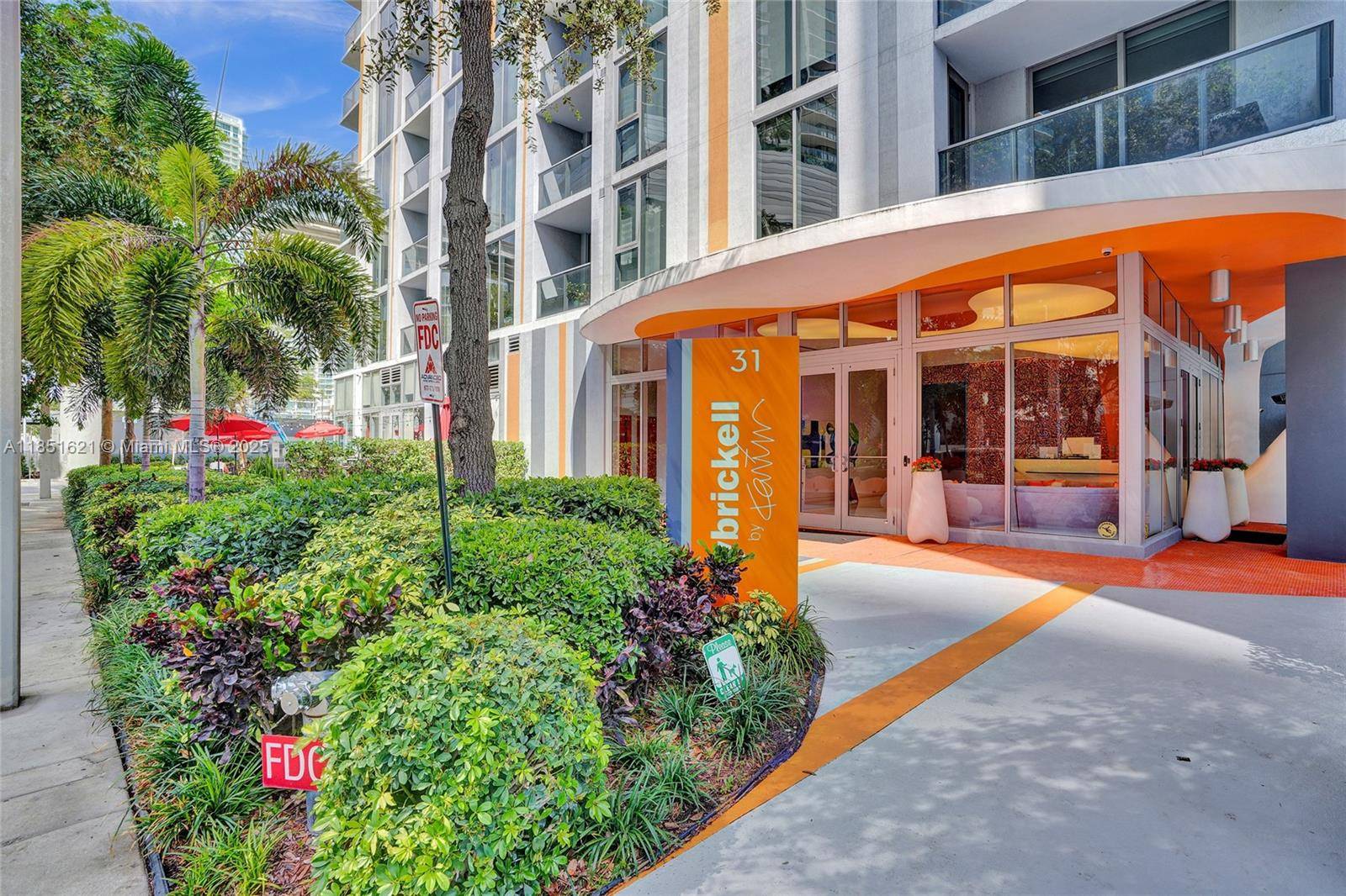 Miami, FL 33131,31 SE 6th St #805