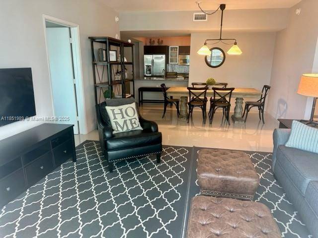 Miami, FL 33131,950 Brickell Bay Dr #2104