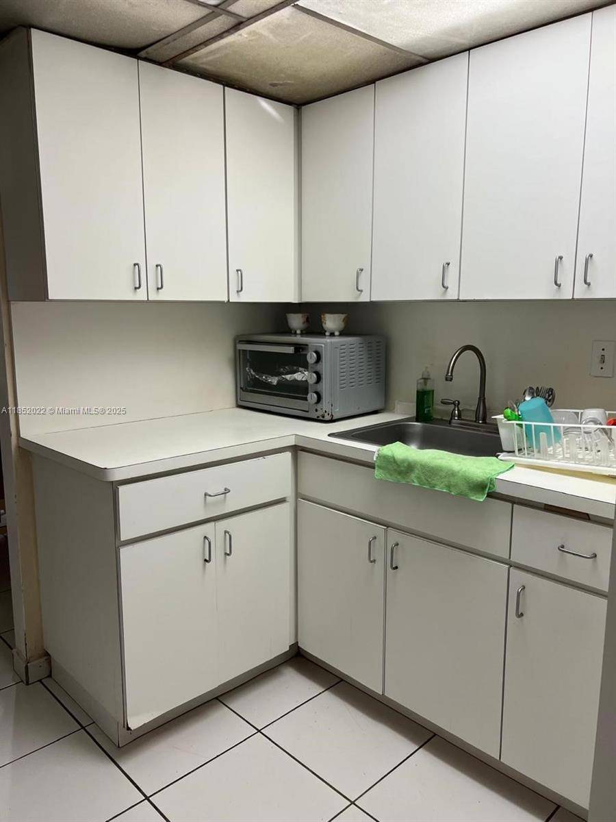 Miami, FL 528-2,11780 SW 18th St #2